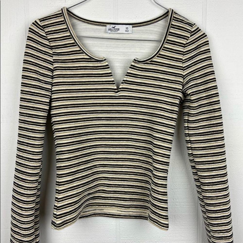 NWOT Hollister Long Sleeve Neck Notch Top